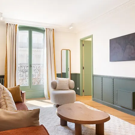Collection Serviced In Opera - Rue Saint-lazare * Paris