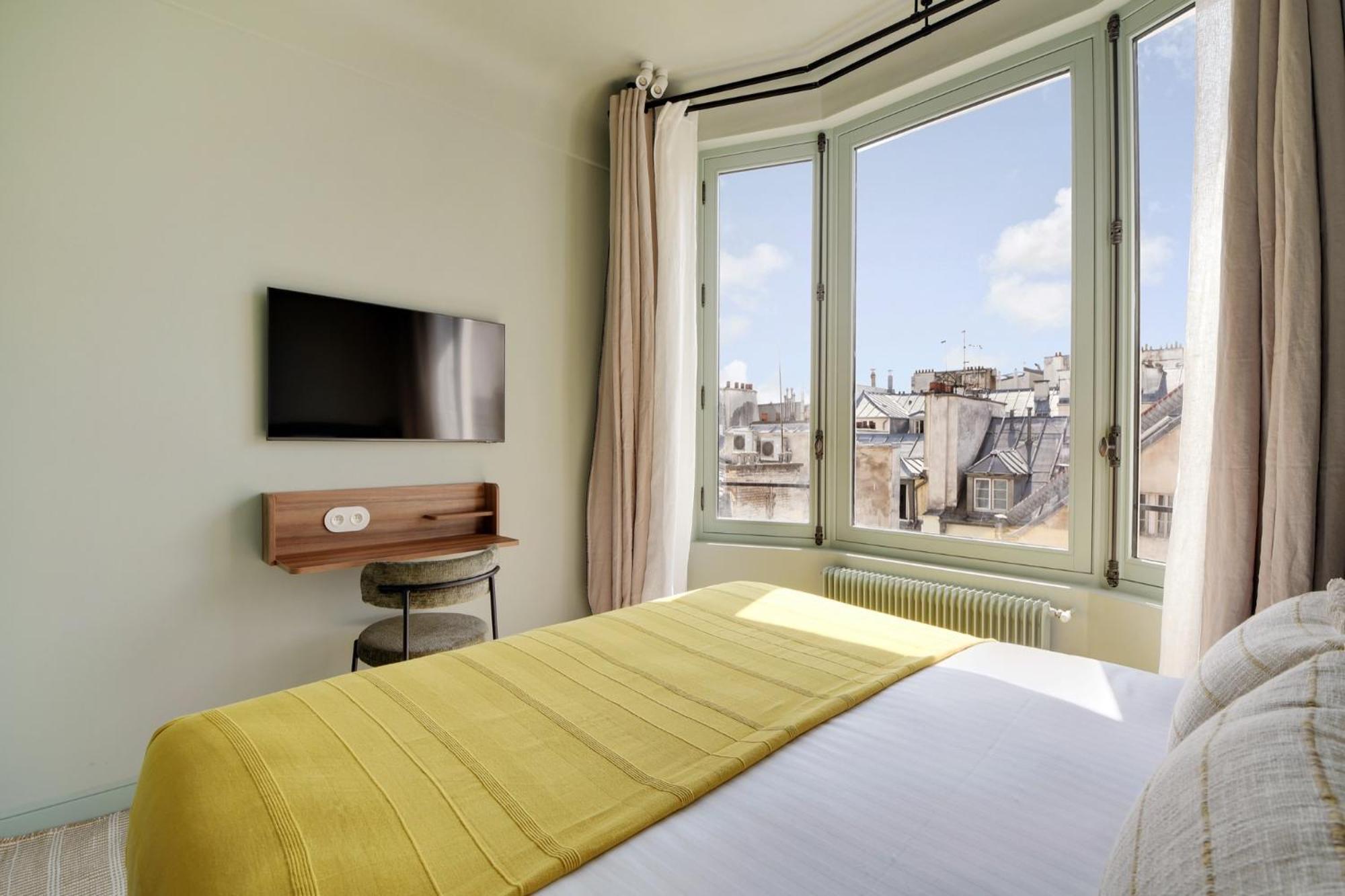 Collection Serviced In Opera - Rue Saint-lazare Parigi