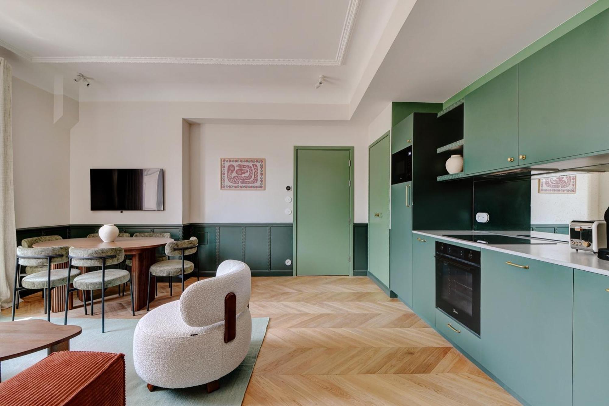 Collection Serviced In Opera - Rue Saint-lazare Parigi